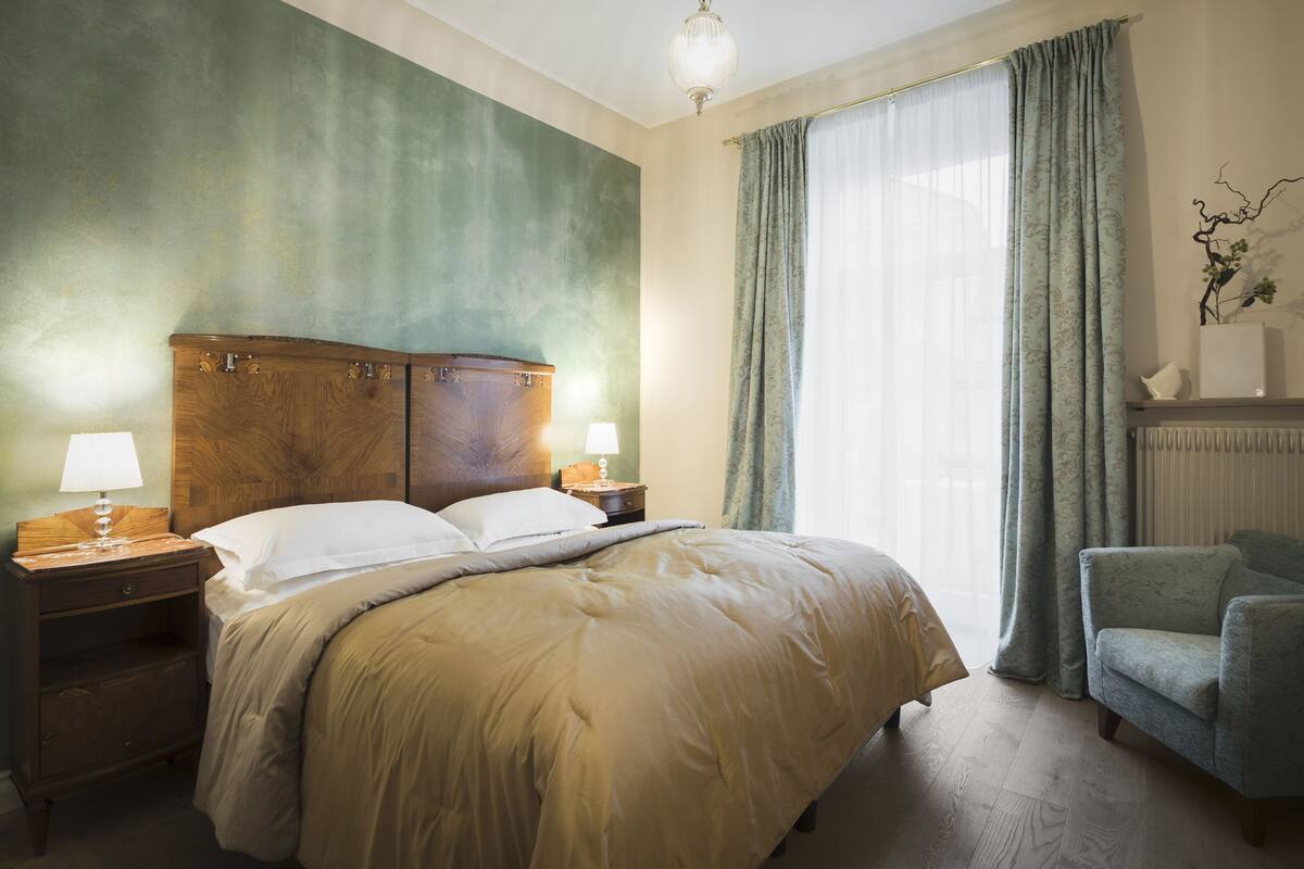Hypo-allergenic bedding available, down comforters, minibar