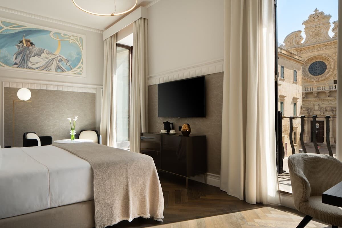 Suite studio Junior, vue sur la ville | Literie de qualité, couette en duvet, lit avec matelas à plateau-coussin