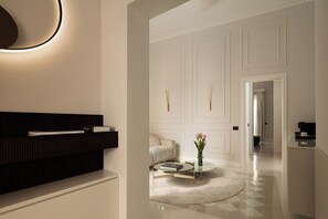 Studio Suite | Living area | 100-inch LCD TV with satellite channels, TV