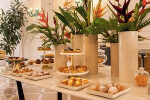 Desayuno bufé gratuito y diario