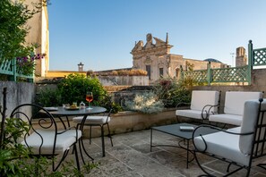 Deluxe kamer, terras, uitzicht op de stad | Terras