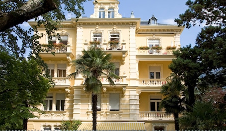 Front of property. Hotel Westend