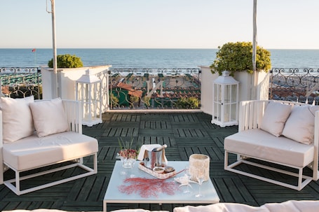 Terrazza panoramica. Hotel Il Negresco