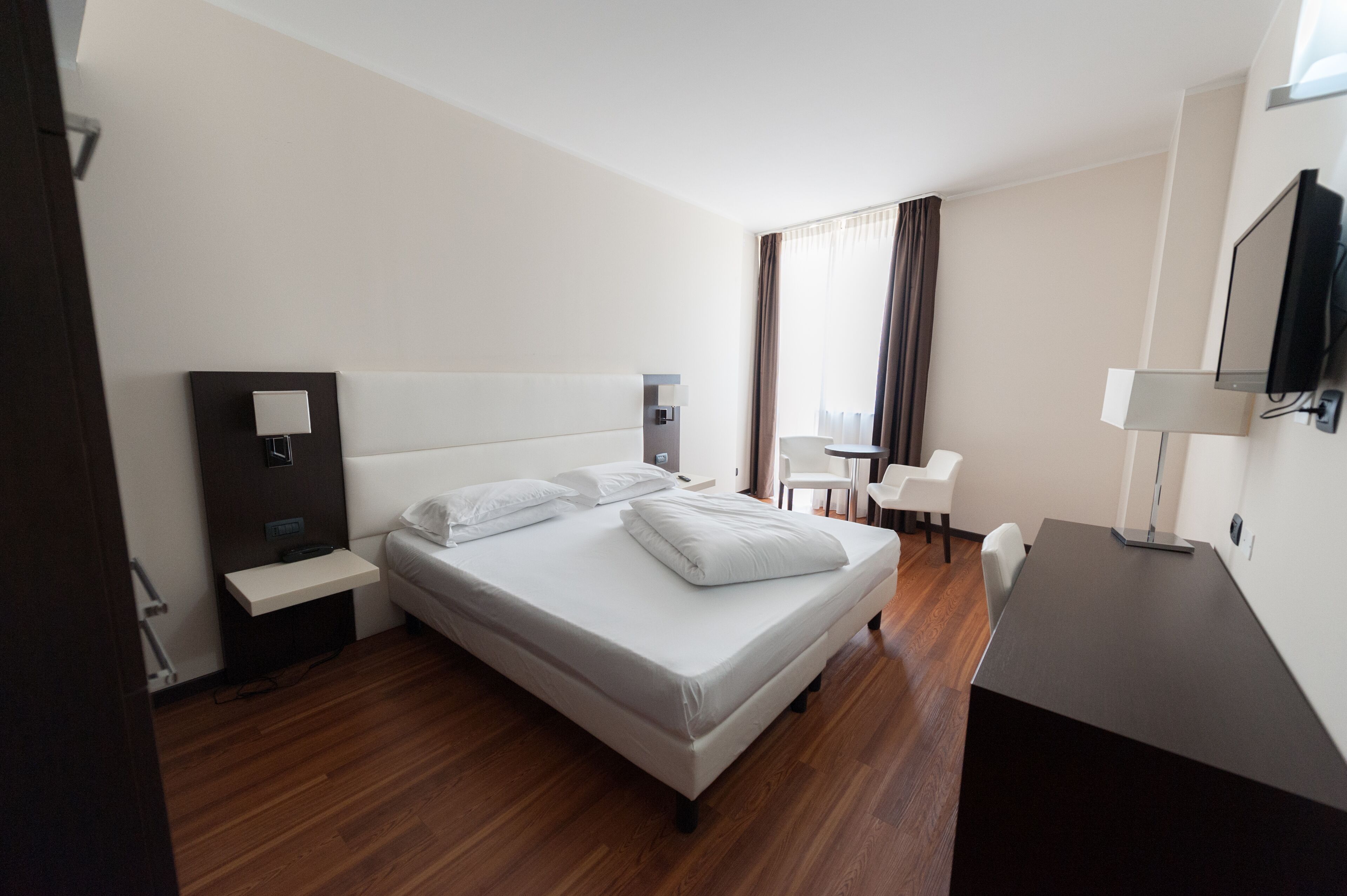 1 bedroom, premium bedding, pillow-top beds, minibar