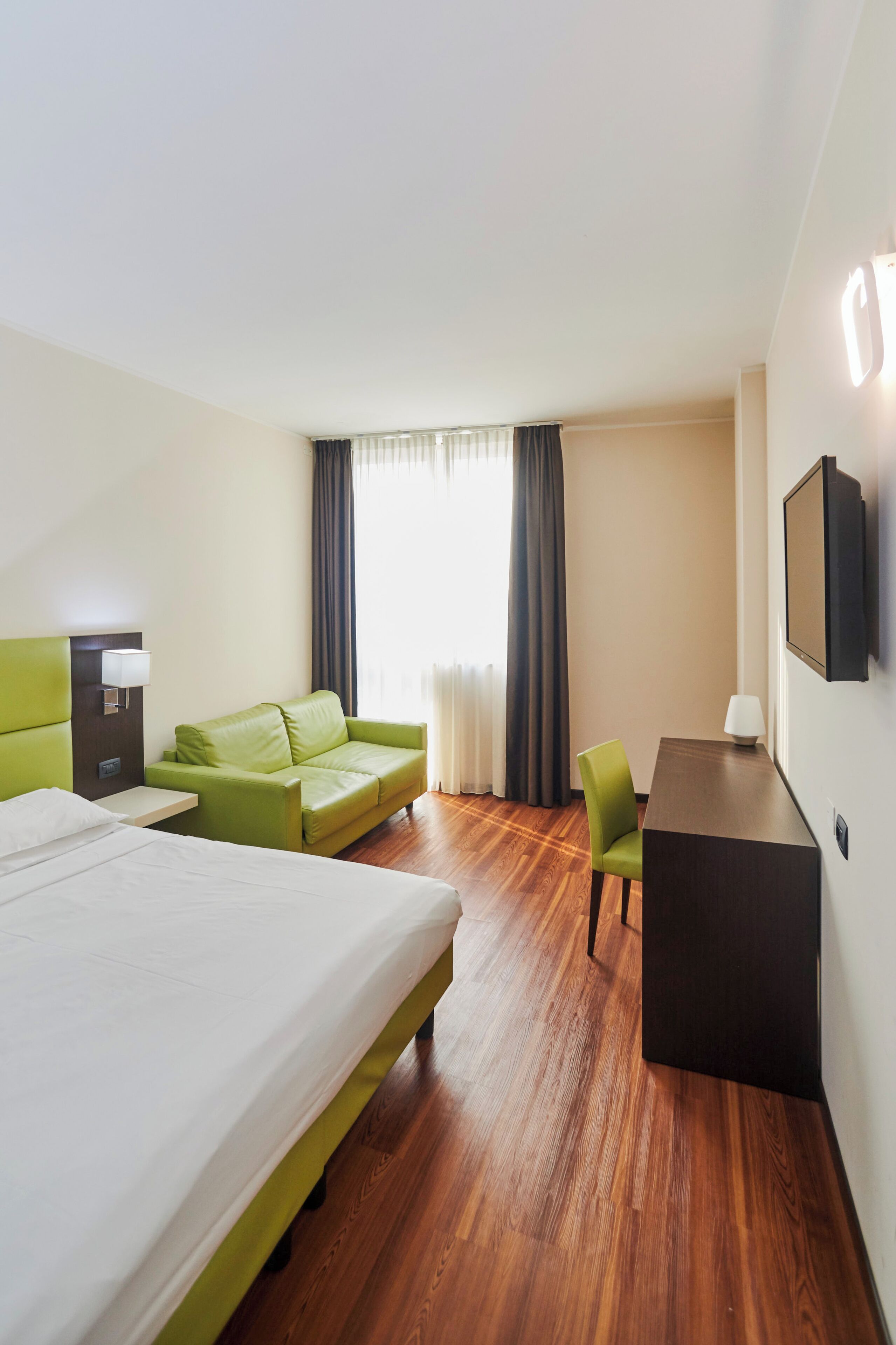 1 bedroom, premium bedding, pillow-top beds, minibar