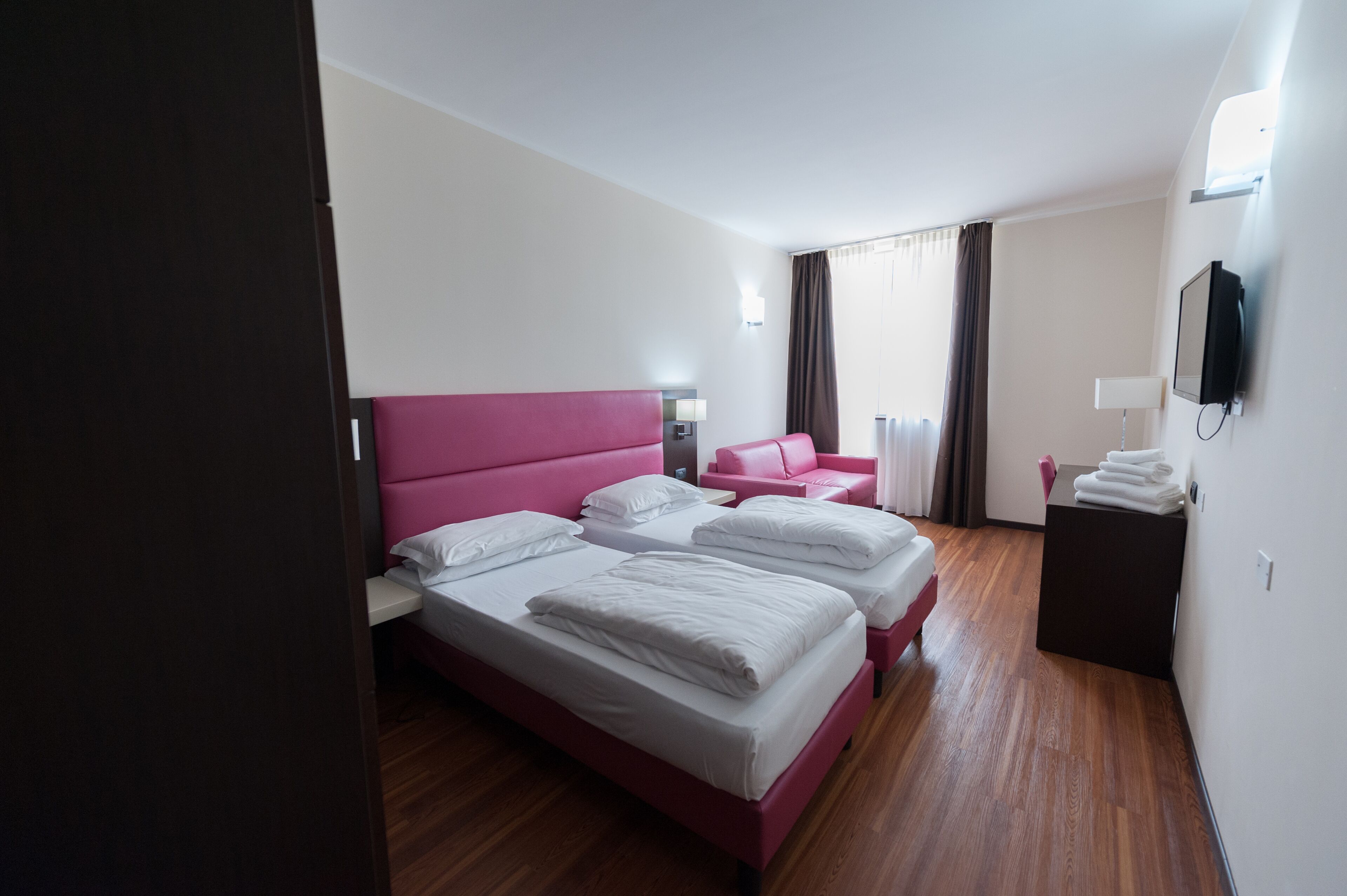 deluxe double or twin room | 1 bedroom, premium bedding, pillow-top beds, minibar