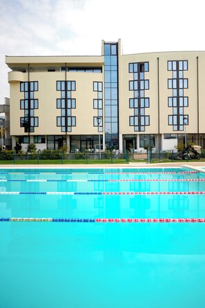 Outdoor pool - Kona Hotel Verona  (Negrar)