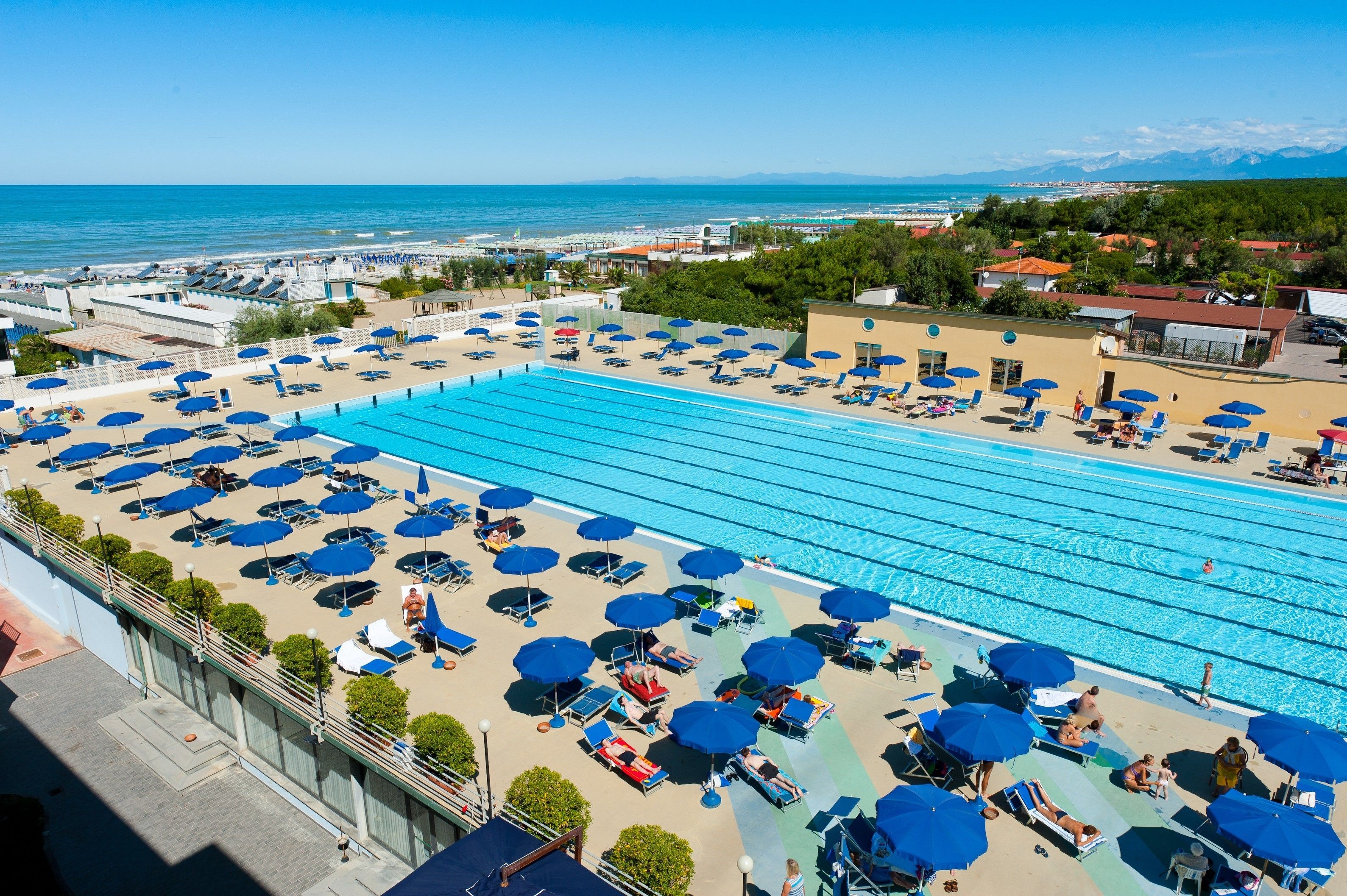 Piscine extérieure (ouverte en saison)