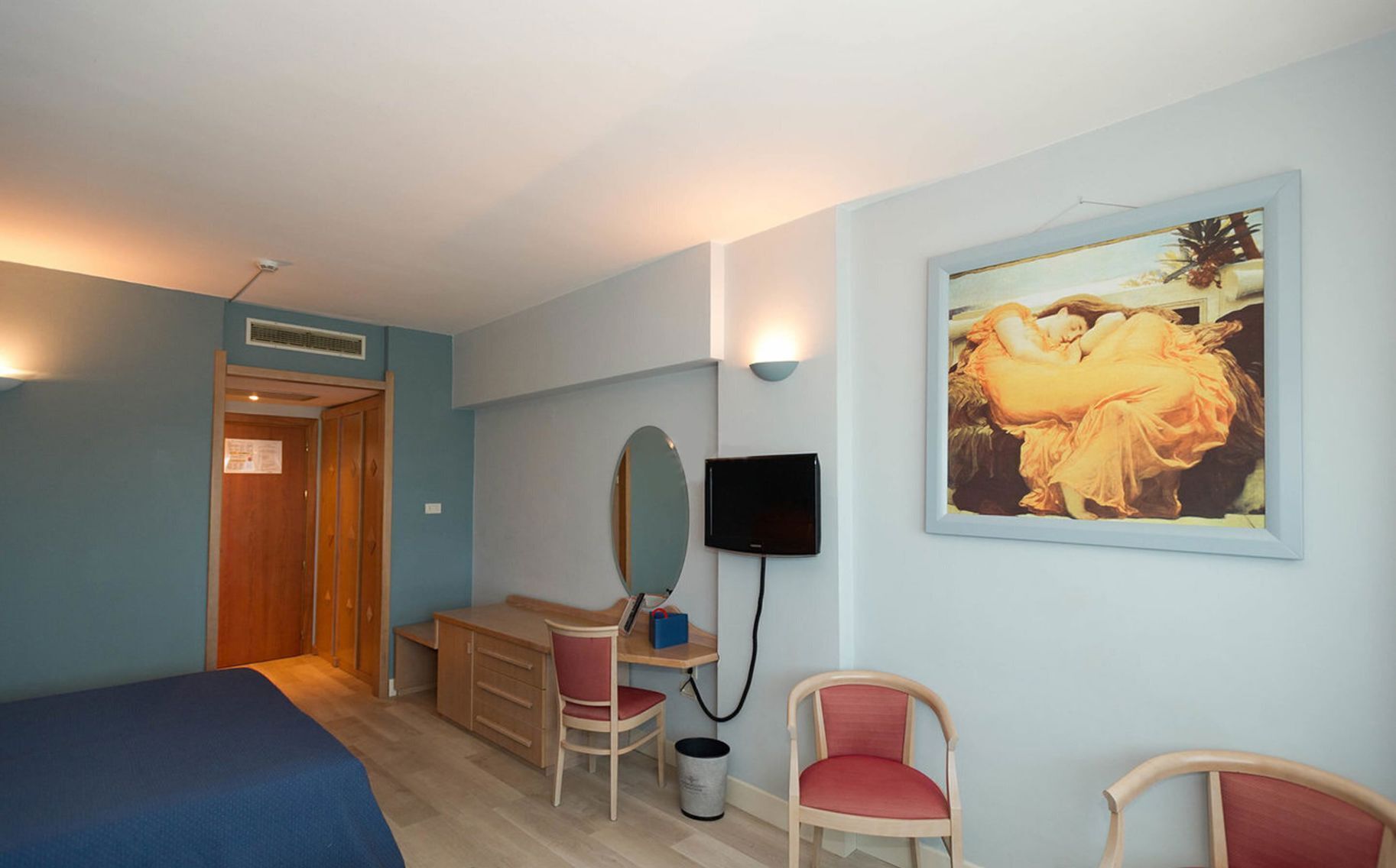 Minibar, in-room safe, blackout drapes, free WiFi