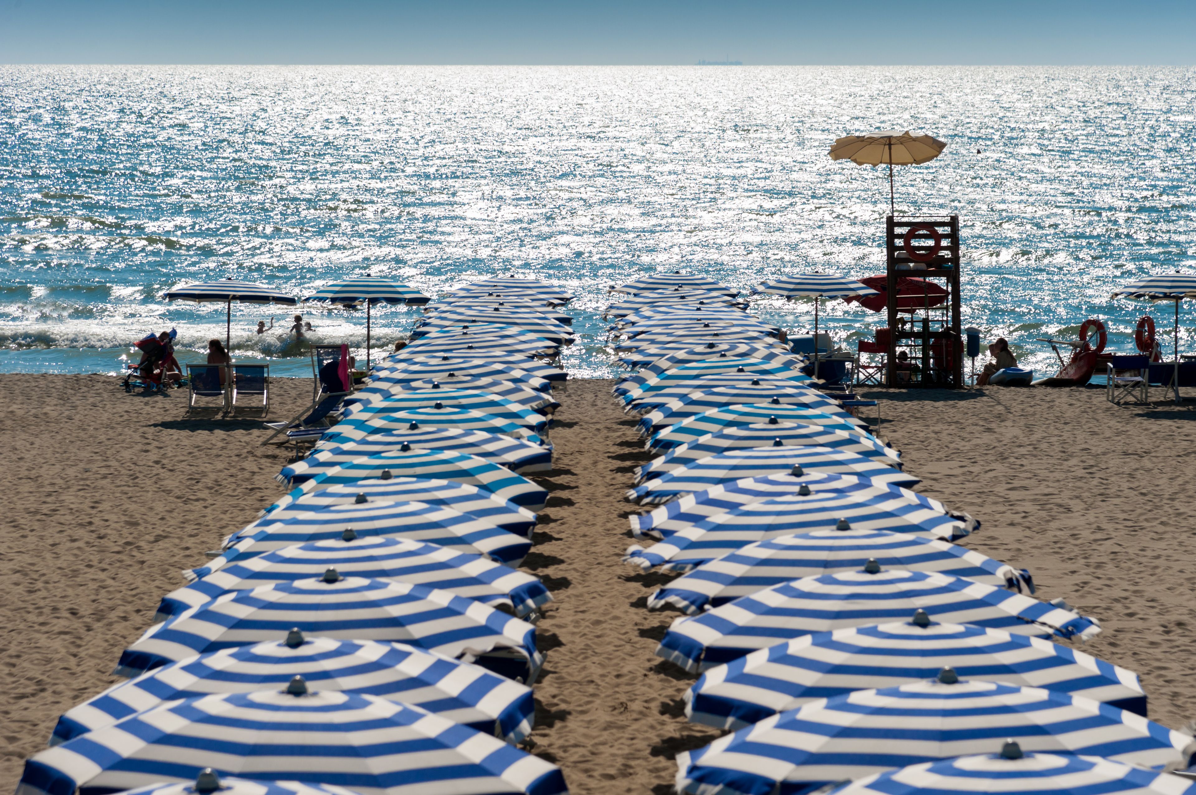 Plage privée, parasols, bar de plage