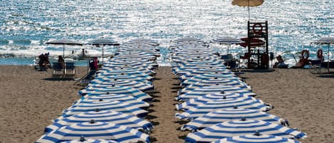 Plage privée, parasols, bar de plage