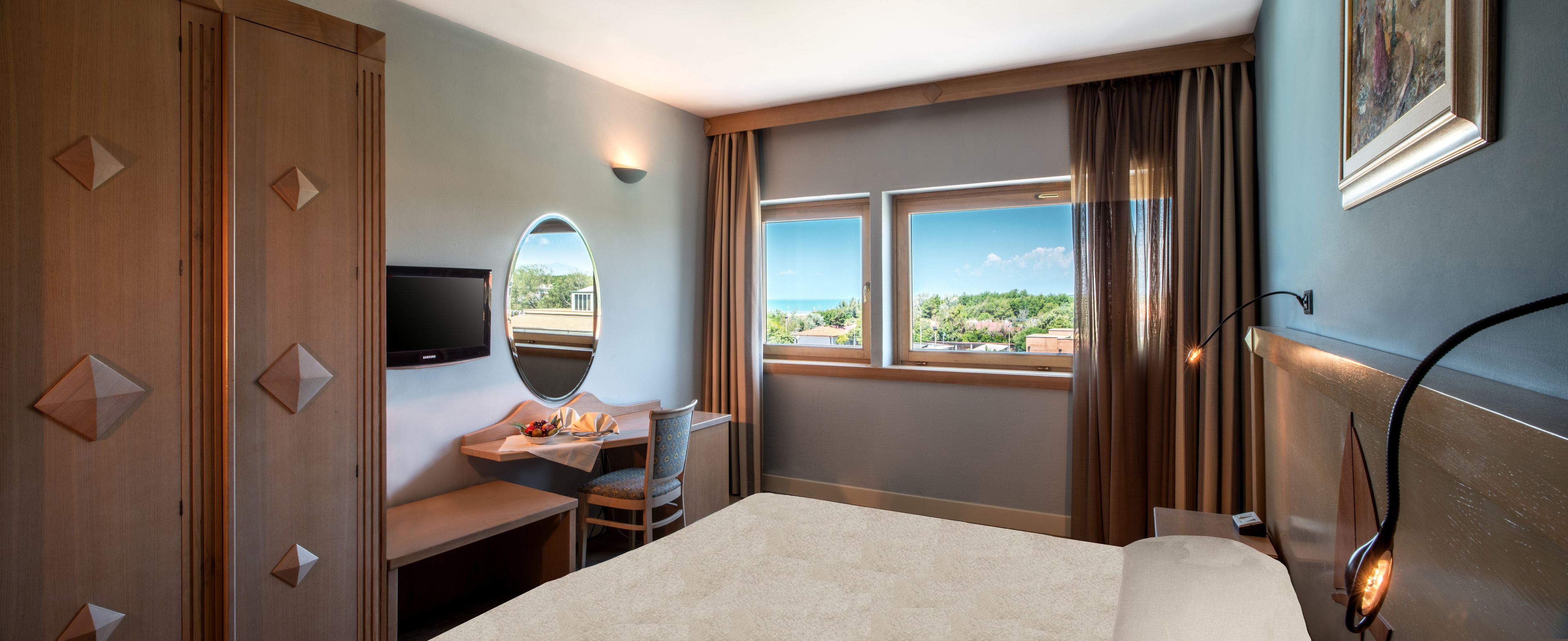 Double Room Single Use | Minibar, in-room safe, blackout drapes, free WiFi