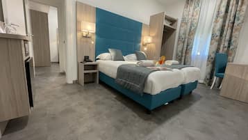 Family Room, Connecting Rooms