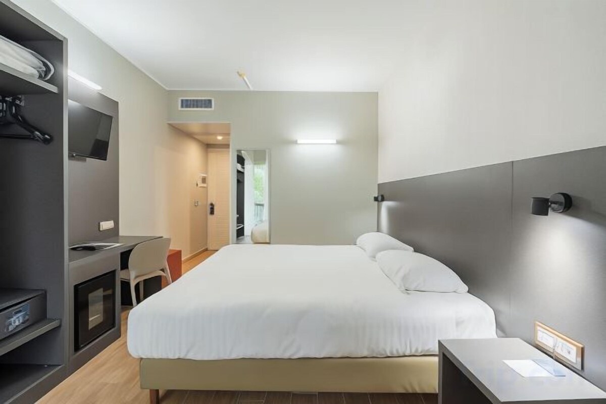 Minibar y caja de seguridad en la habitación 