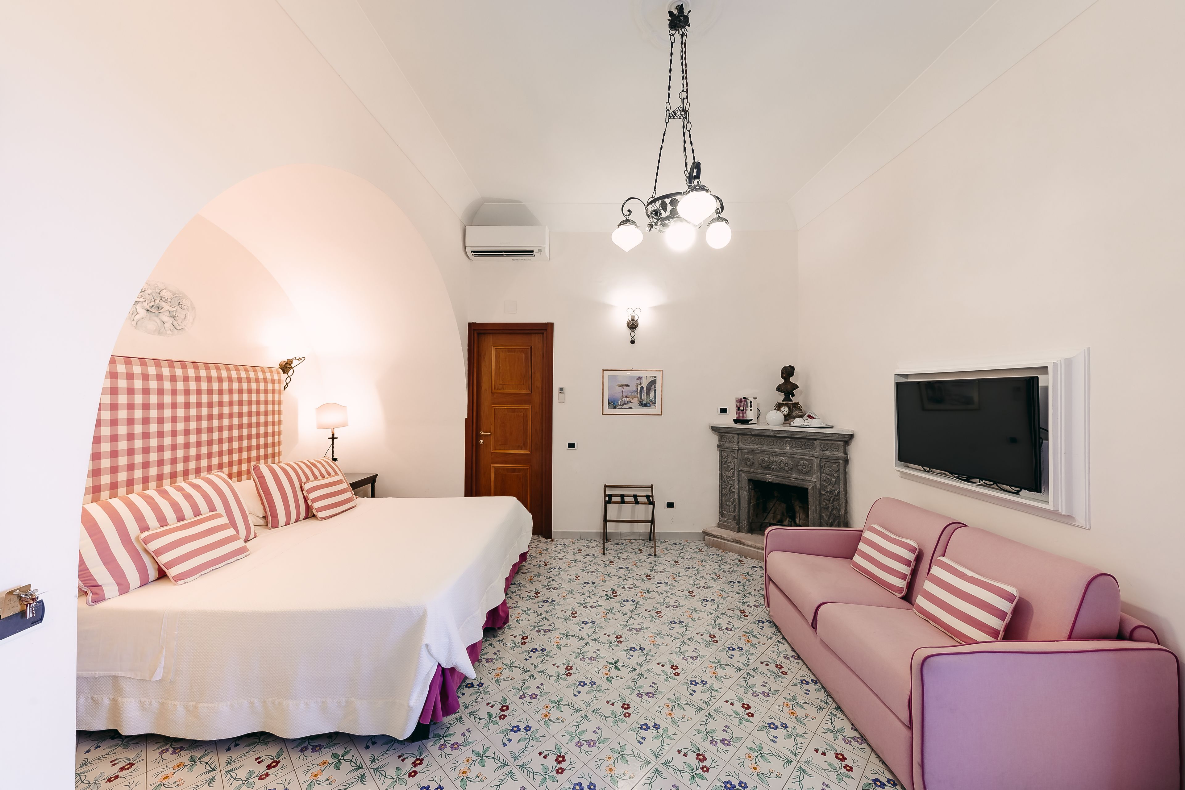 deluxe double or twin room, sea view | 1 bedroom, minibar, in-room safe, desk