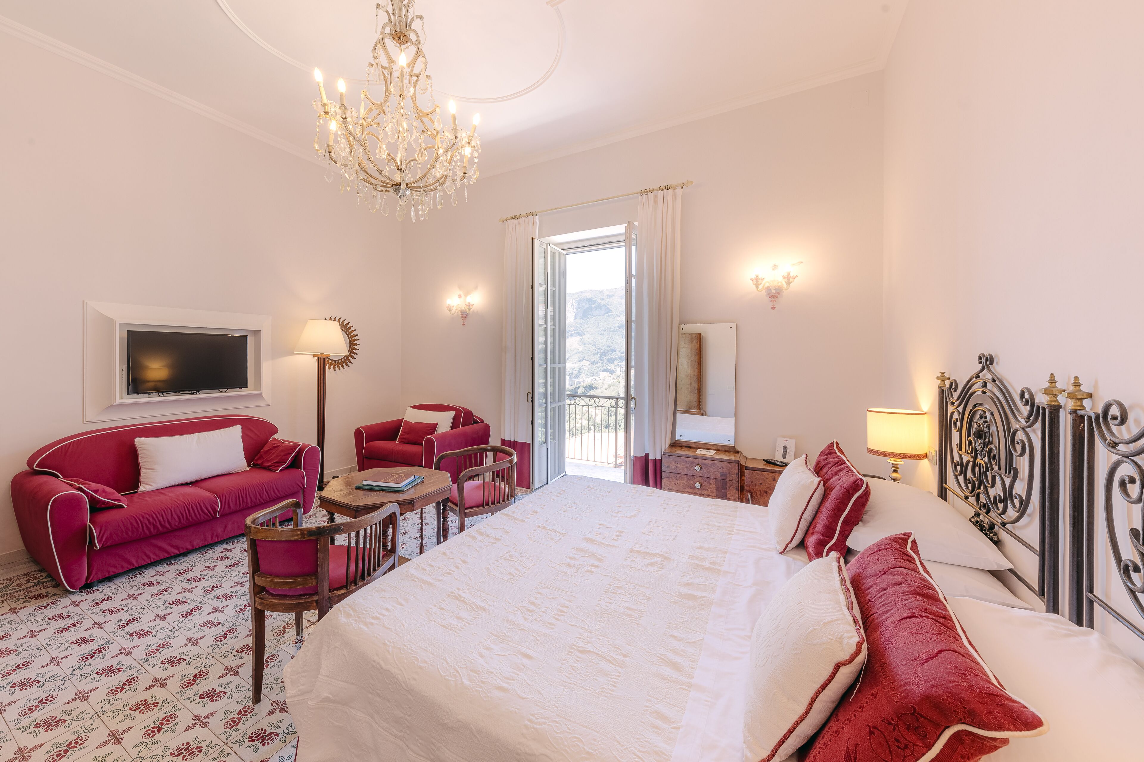 deluxe double or twin room, sea view | 1 bedroom, minibar, in-room safe, desk