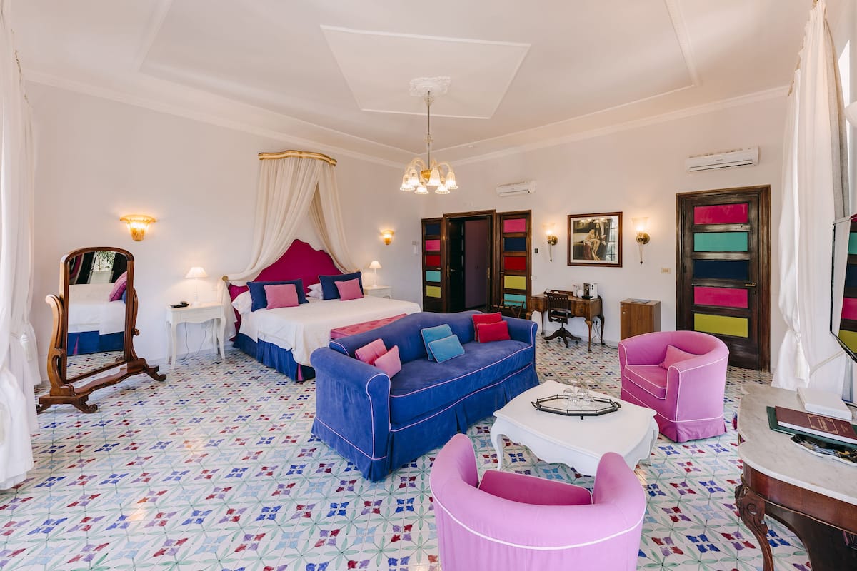 Phòng Suite, quang cảnh biển | Minibar, két bảo mật tại phòng, bàn, màn/rèm cản sáng