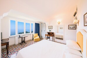 Comfort Double Room | Minibar, in-room safe, desk, blackout drapes