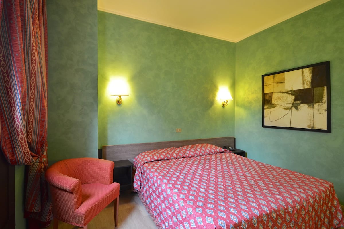 Minibar, desk, free cribs/infant beds, free WiFi