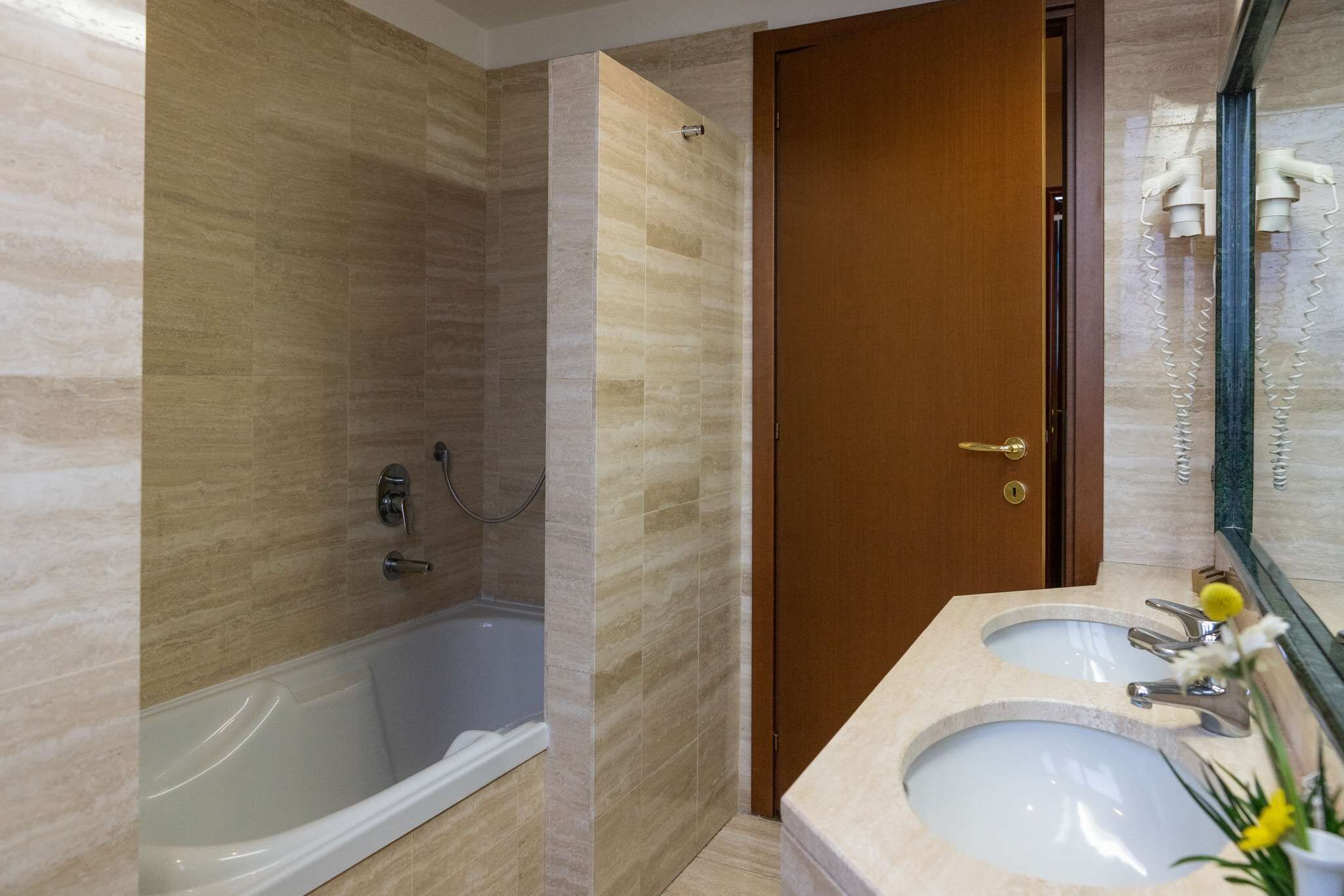 comfort triple room | bathroom | free toiletries, hair dryer, bidet, towels