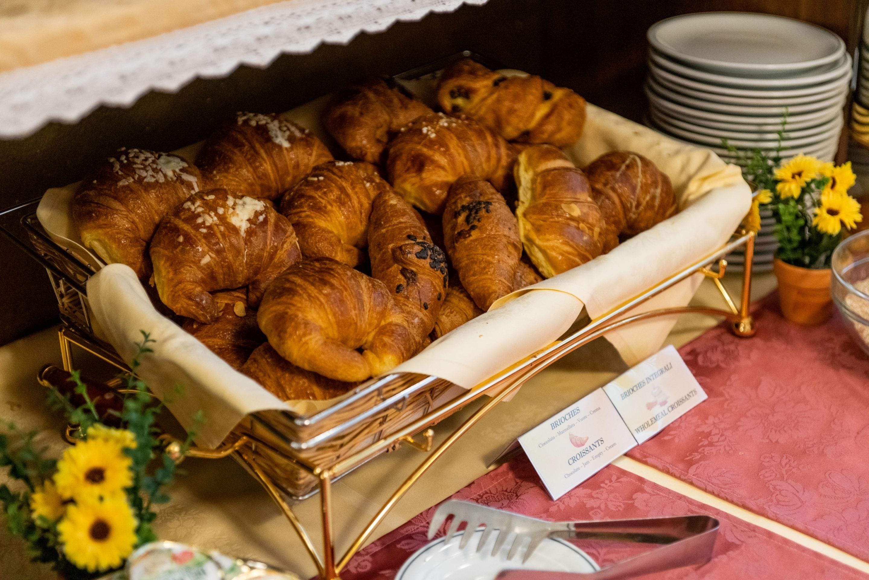 daily continental breakfast (eur 8 per person)