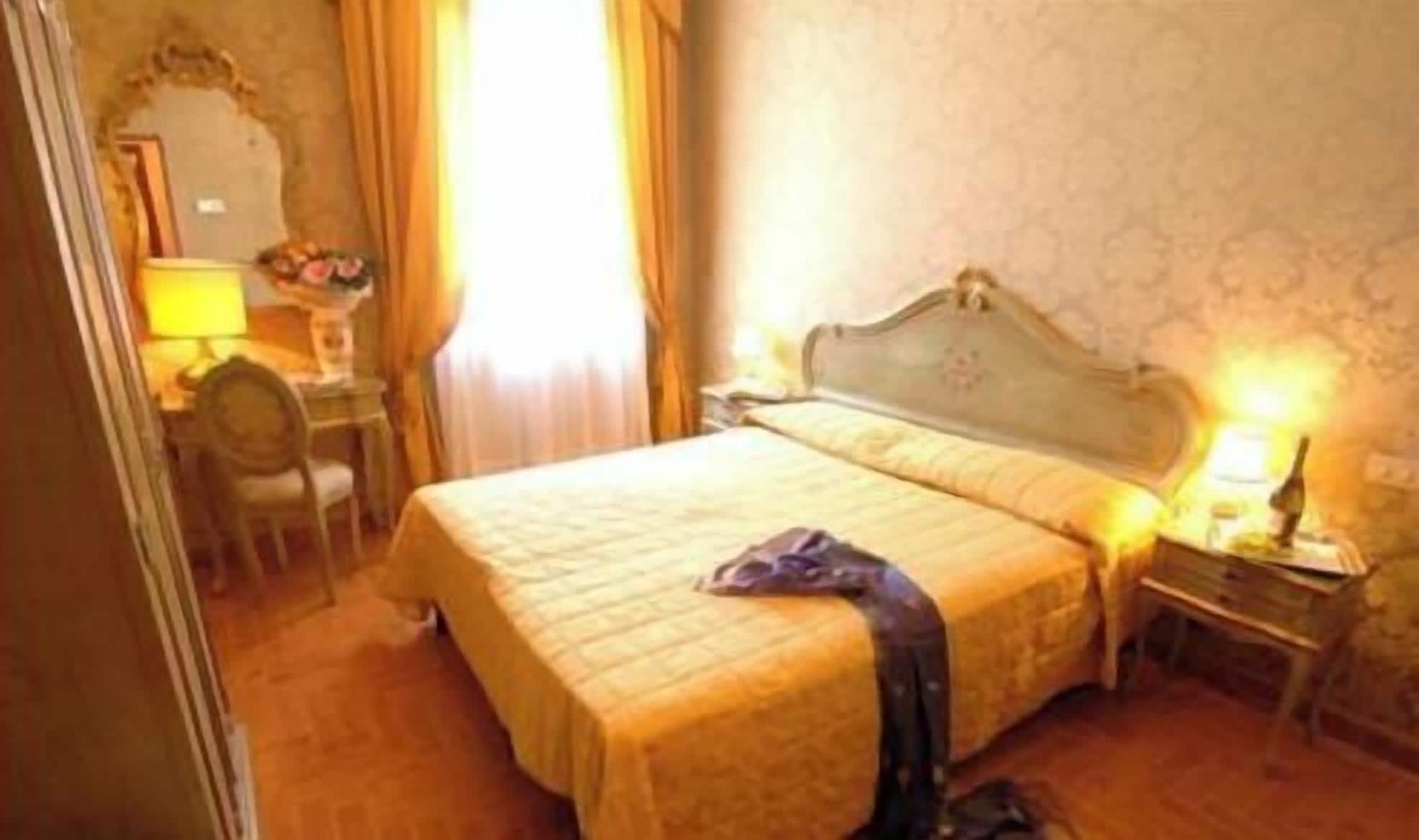 Photo - Hotel Canal