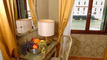 Chambre Standard Double ou avec lits jumeaux, vue canal