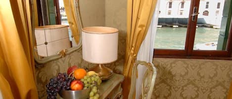 Standard Double or Twin Room, Canal View | Minibar, in-room safe, desk, soundproofing