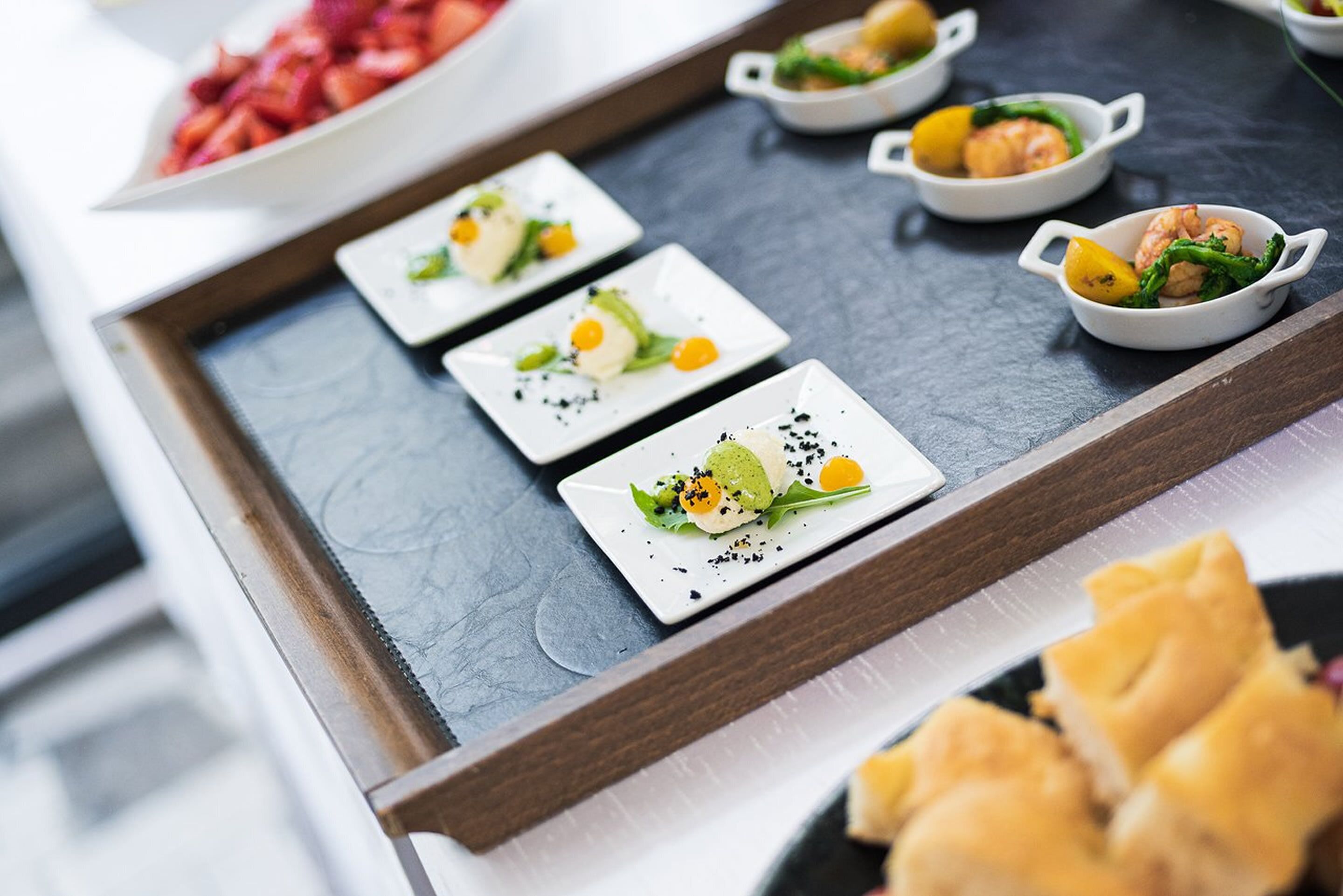 Breakfast and dinner served