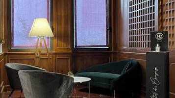 Bar lounge