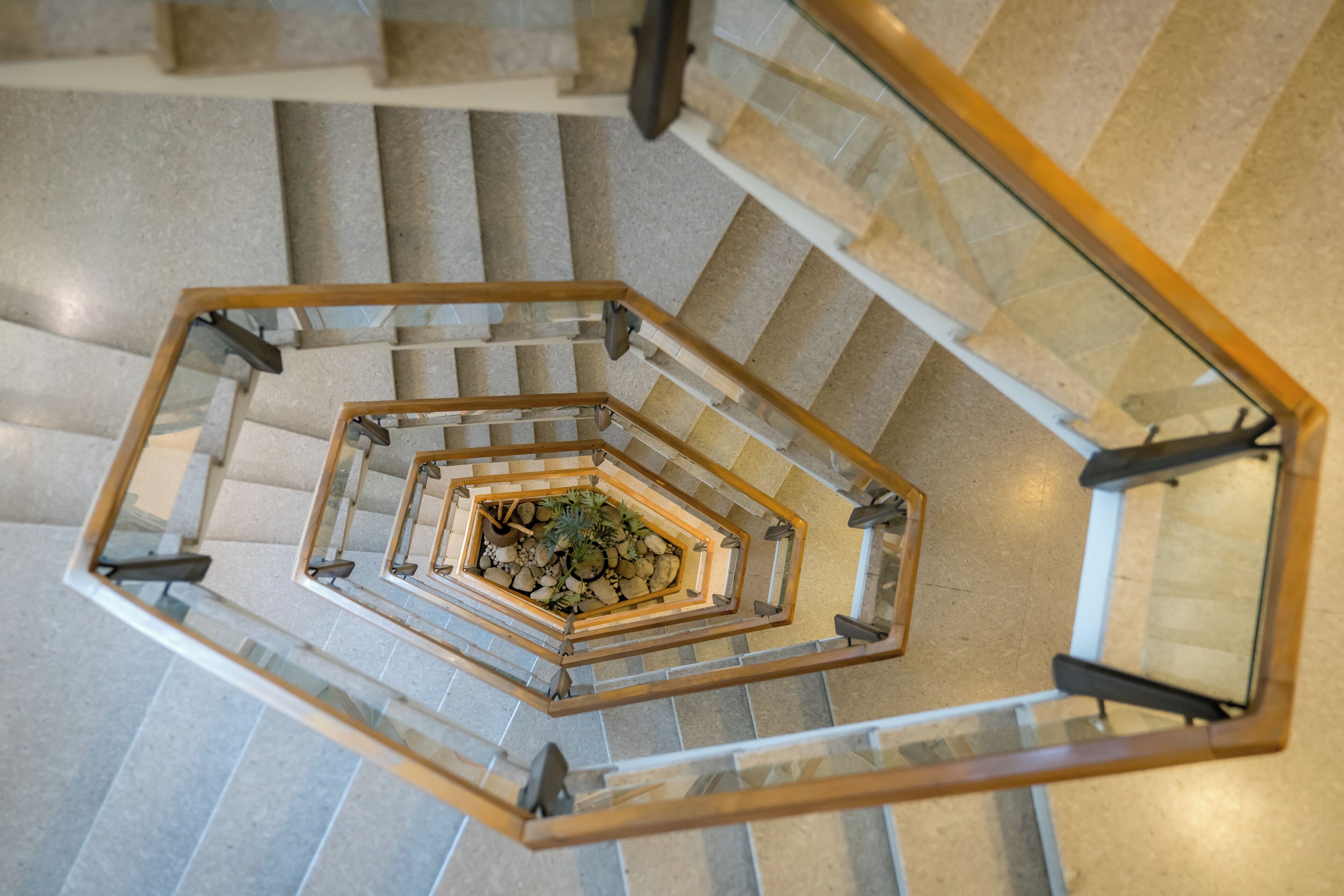 handrails in stairways