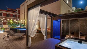 Sauna, hot tub, steam room