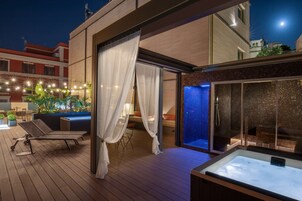 Sauna, hot tub, steam room