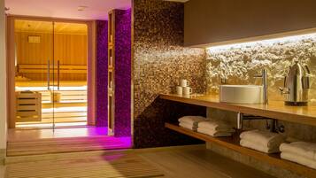 Sauna, hot tub, steam room