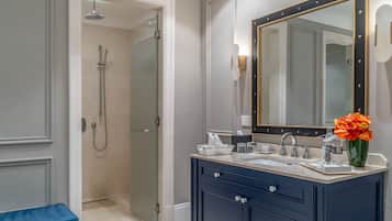 Royal Suite, 1 Bedroom, Non Smoking, City View | Bathroom shower