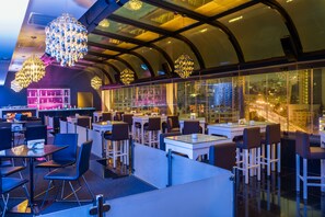 4 restaurants; breakfast, lunch, and dinner served - Landmark Amman Hotel & Conference Center (Amman)