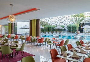 4 restaurants, breakfast, lunch, dinner served; Asian cuisine  - Landmark Amman Hotel & Conference Center (Amman)