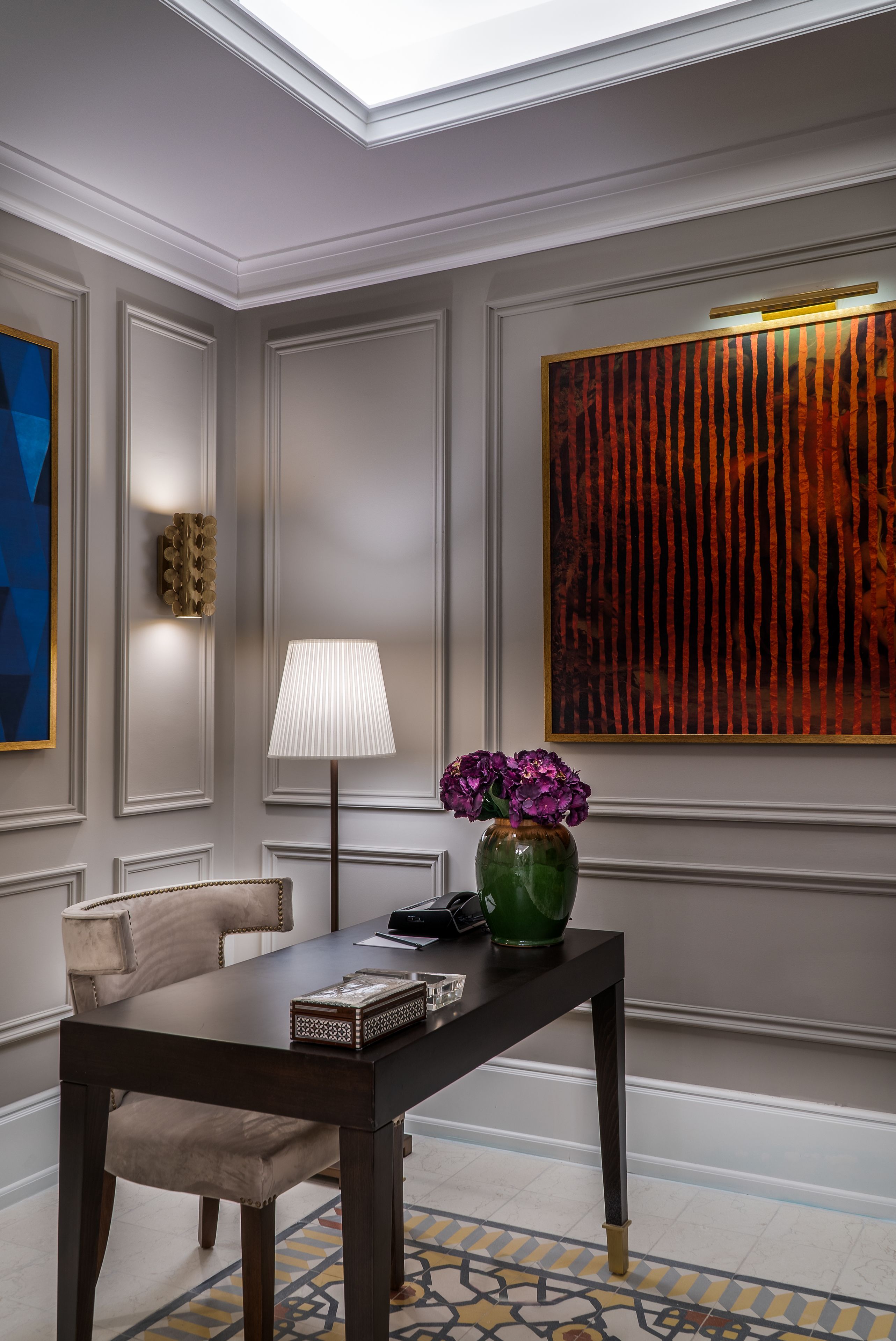 Royal Suite, 1 Bedroom, Non Smoking, City View | Ruang tamu | 32 inci televisyen LCD dengan satelit, TV, lantai dipanaskan