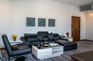 Executive Suite | Living area | 32-inch LCD TV with satellite channels, TV, heated floors - Landmark Amman Hotel & Conference Center (Amman)