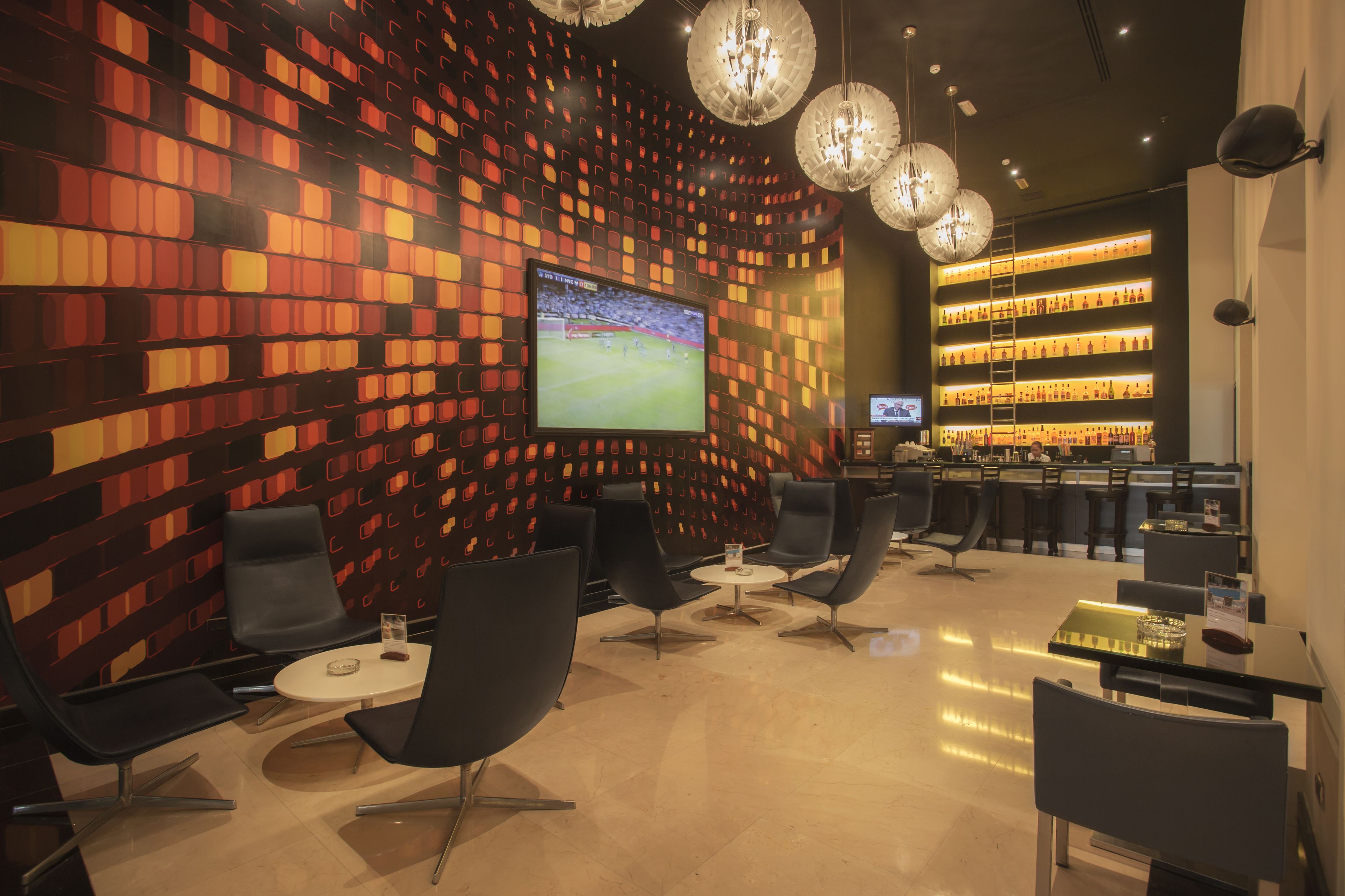 2 bars/lounges, poolside bar