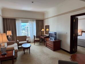 Deluxe Suite | Living area | TV