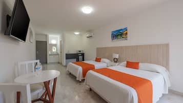 Classic-rum - balkong - utsikt mot lagunen | VÀrdeförvaringsskÄp pÄ rummet, unika möbler och skrivbord