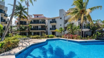 Outdoor pool, open 8:00 AM to 8:30 PM, sun loungers