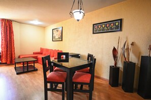 Junior Room | Premium bedding, in-room safe, blackout drapes, soundproofing - Hotel Santa Irene (Guadalajara)