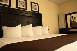Suite estudio junior, 1 cama de matrimonio grande con sofá cama | Ropa de cama de alta calidad, caja fuerte, cortinas opacas