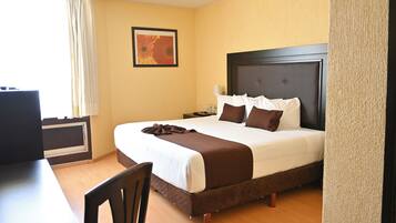 Standard Room, 1 King Bed | Premium bedding, in-room safe, blackout curtains, soundproofing