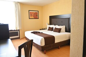 Standard Room, 1 King Bed