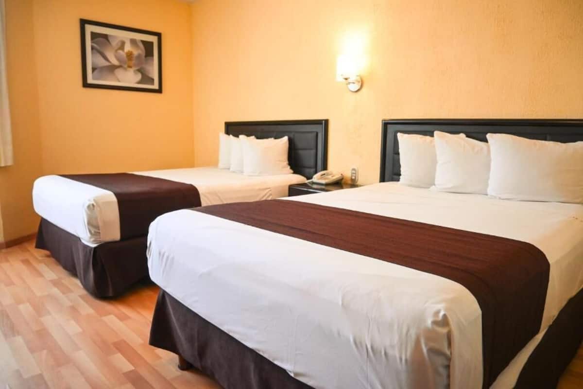 Quarto | Roupas de cama premium, cofres nos quartos, escrivaninha