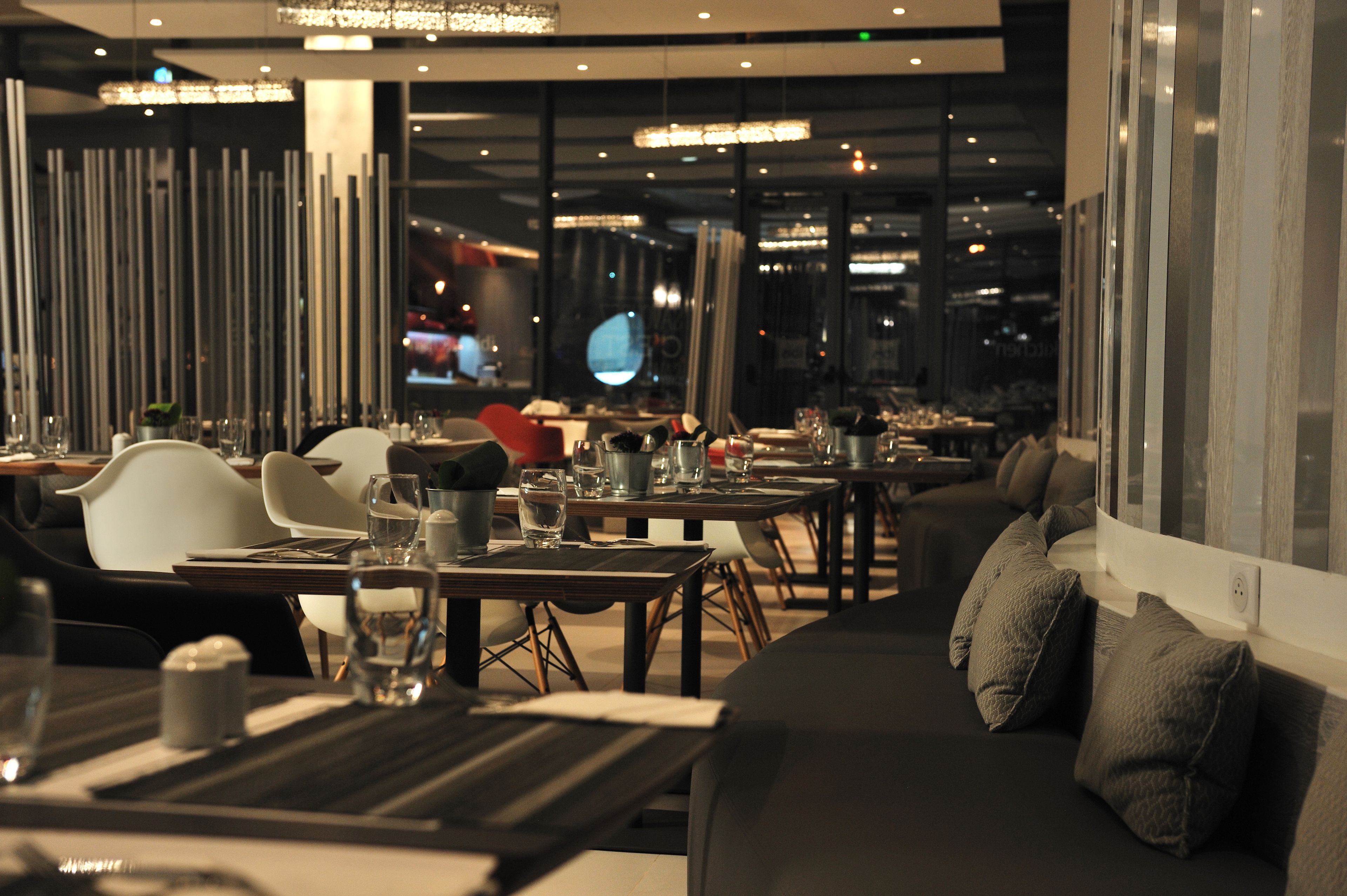 Se sirven almuerzos y cenas, cocina internacional