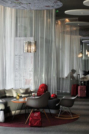 Lobby sitting area - Ibis Casa-voyageurs (Casablanca)